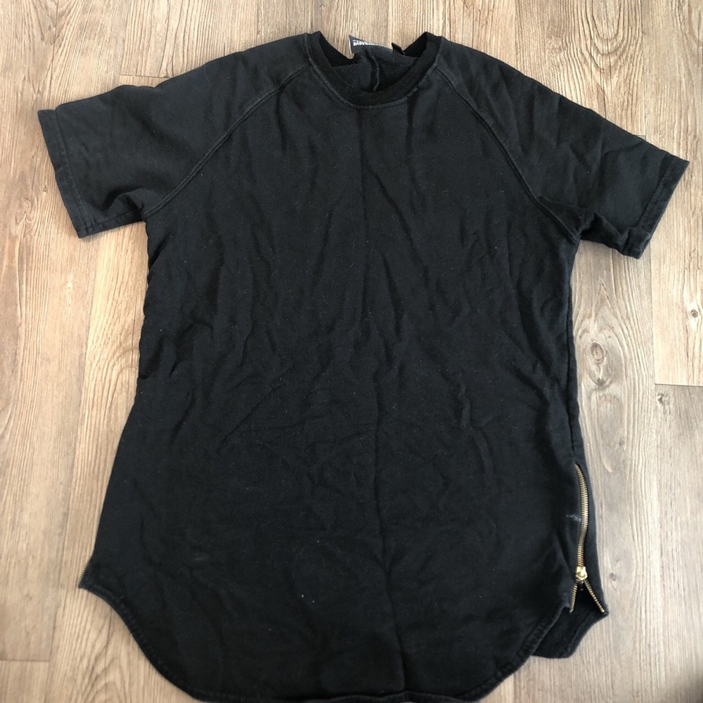 ELONGATED TEE